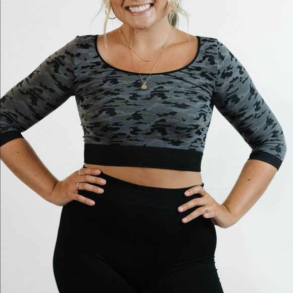 Camo print seamless activewear crop top - Picture 2 of 4